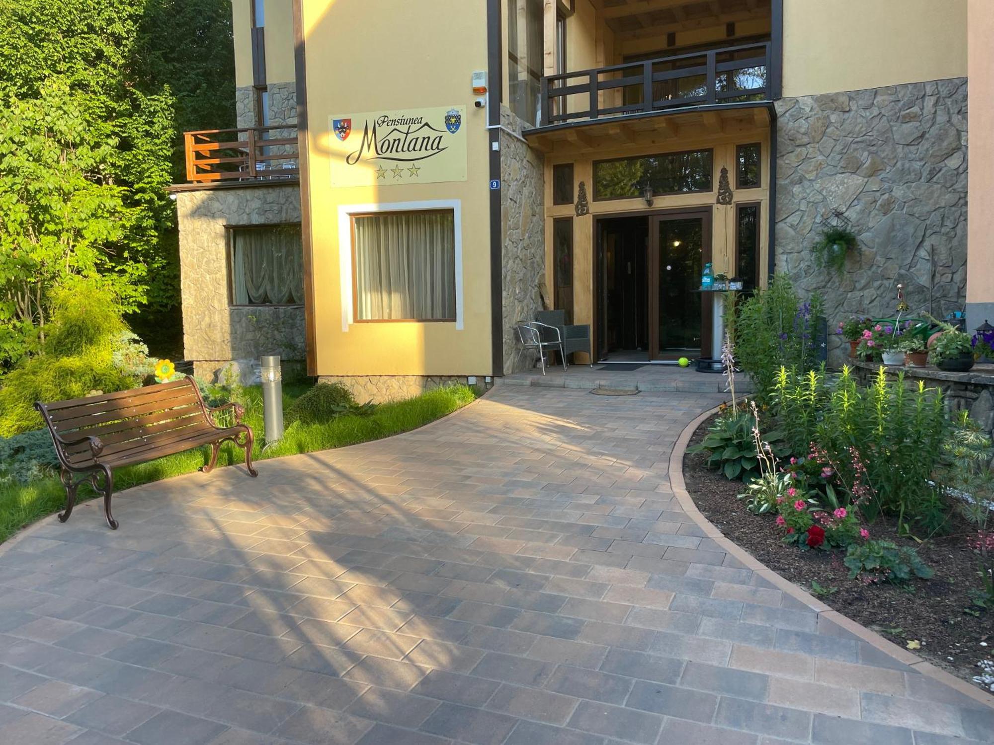 Montana Hotel Sucevita Luaran gambar