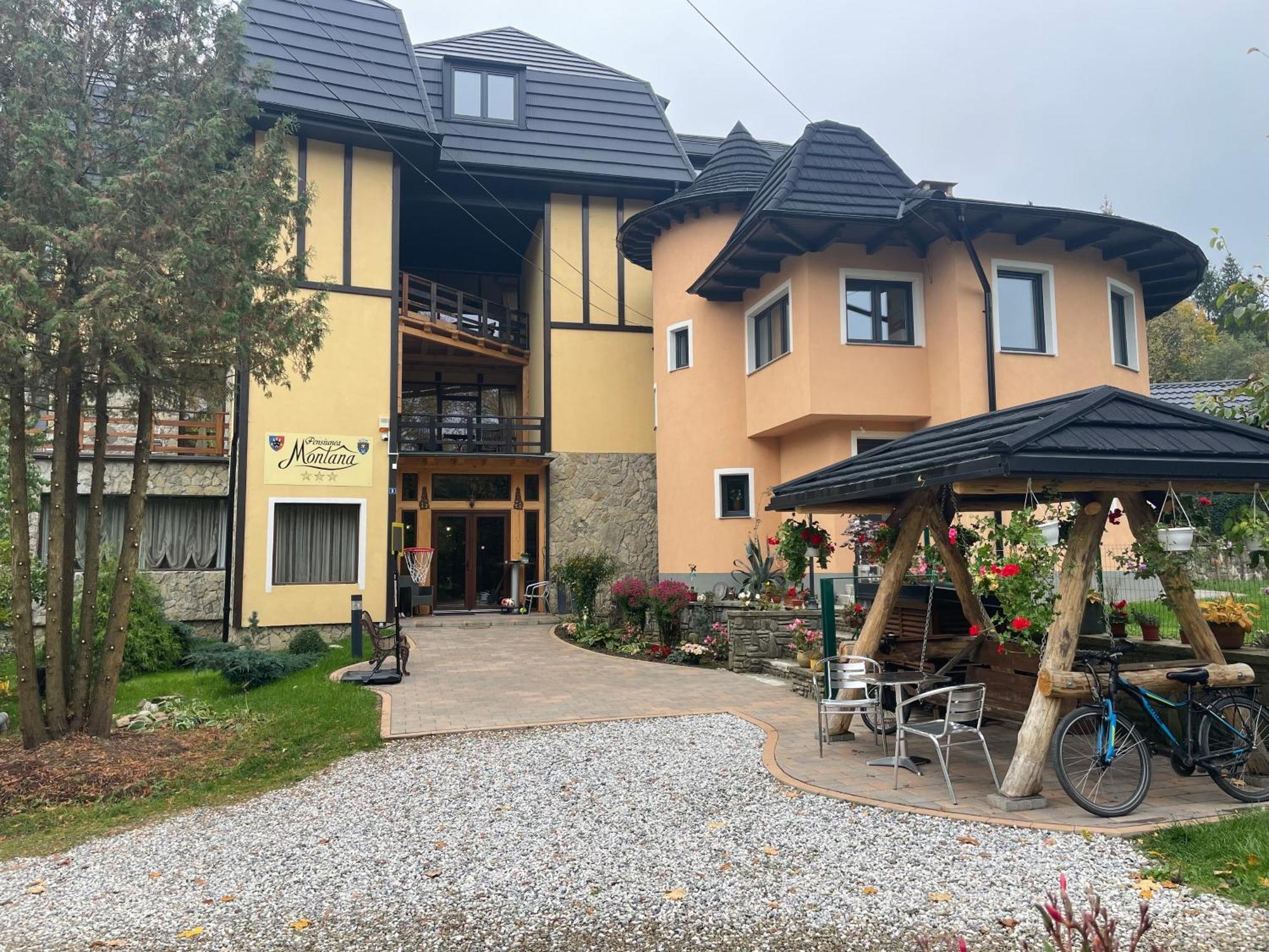 Montana Hotel Sucevita Luaran gambar